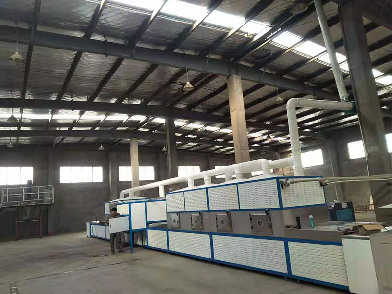 選對(duì)微波烘干設(shè)備不難！多行業(yè)適配方法 + 低碳考量